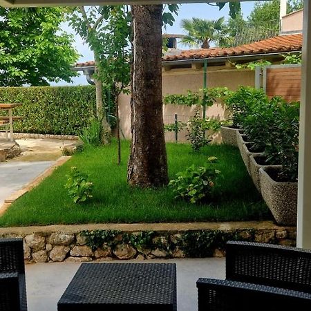 Studio Malinska, 30M From The Beach Exterior photo